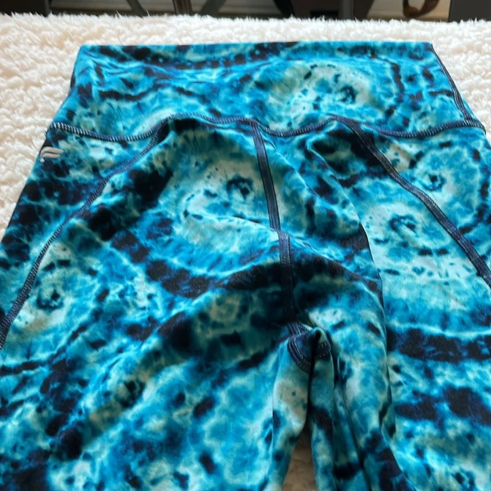 Fabletics blue tie-dyed leggings extra small - Picture 3 of 3